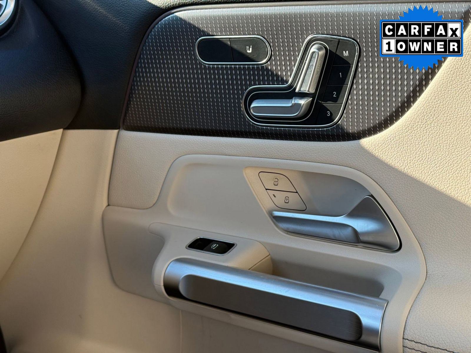 Certified 2022 Mercedes-Benz GLB 250 4MATIC w/ Premium Package Lite image 23