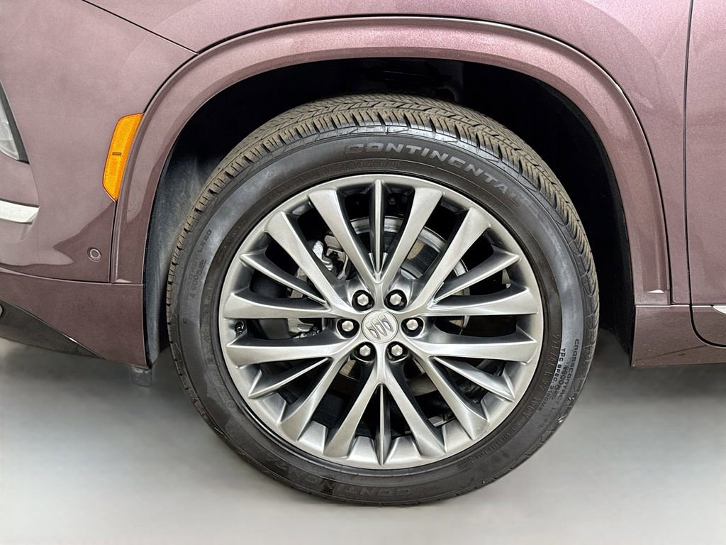 Certified 2025 Buick Enclave Avenir w/ Super Cruise Package AWD/4WD image 32