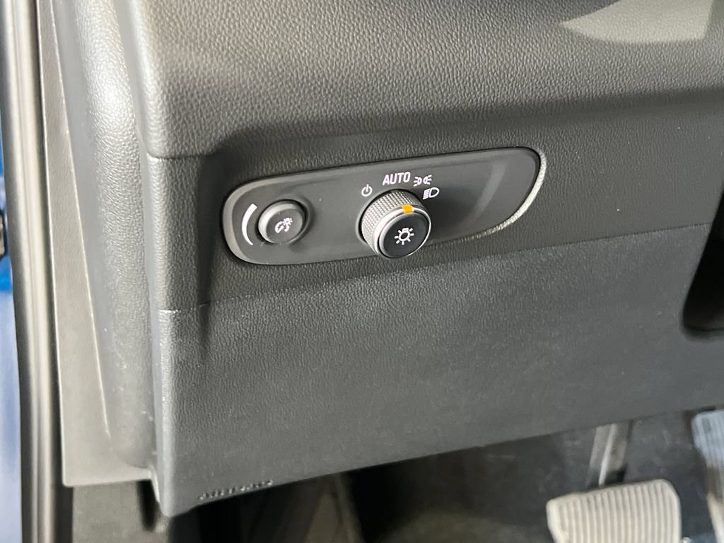 Used 2023 Buick Envision Essence AWD/4WD image 38