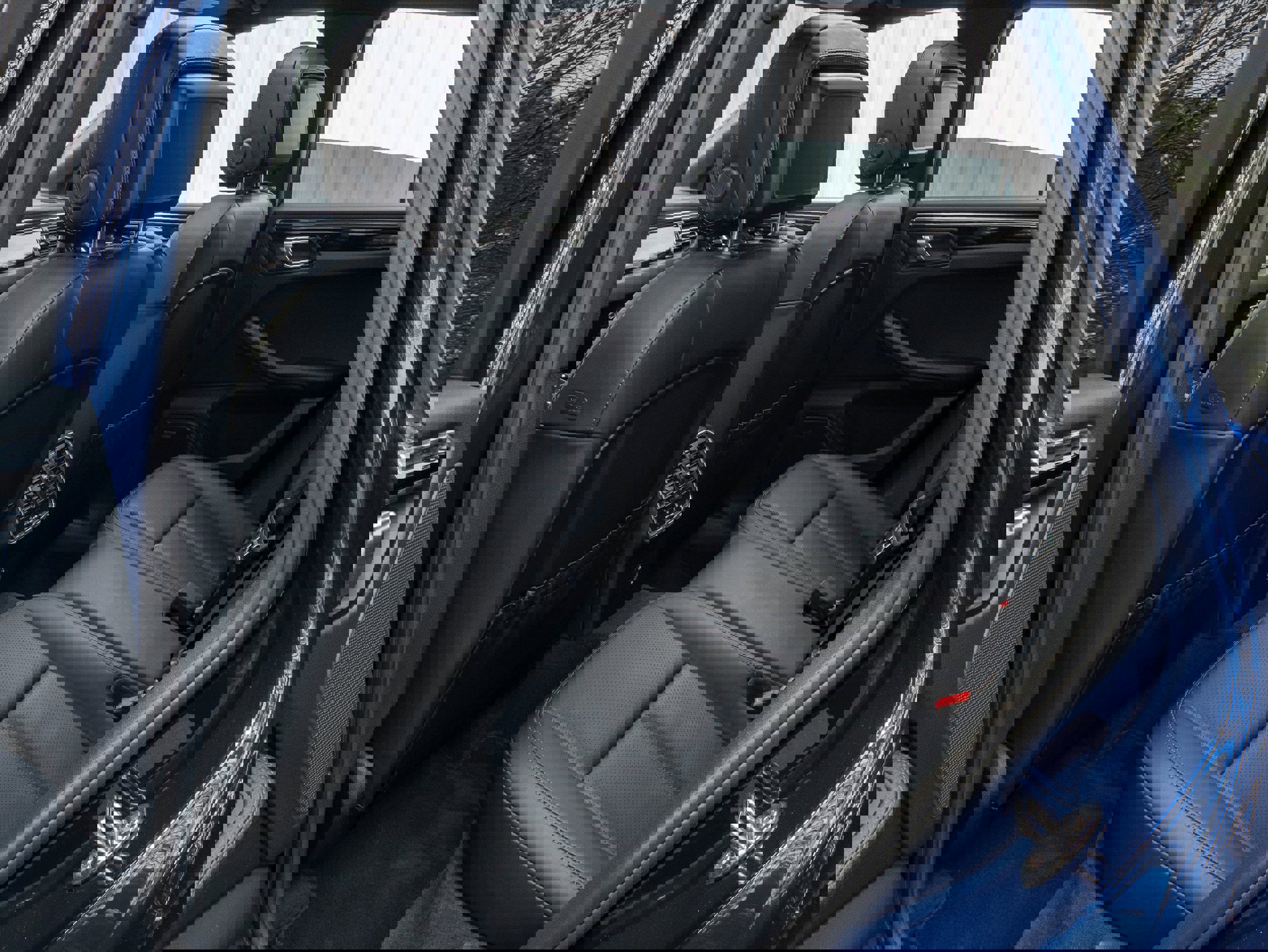 Certified 2025 Porsche Macan image 37