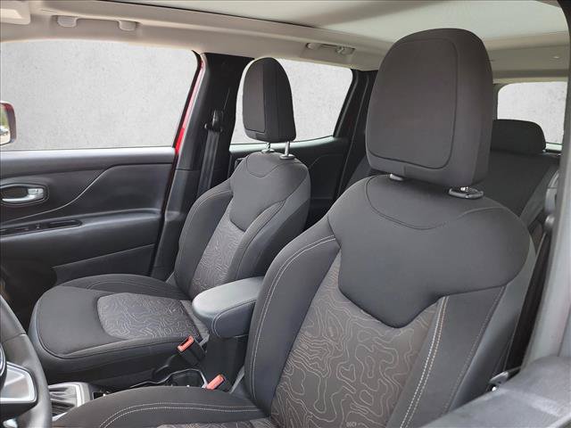 Used 2023 Jeep Renegade Latitude w/ Sun/Sound Group AWD/4WD image 13