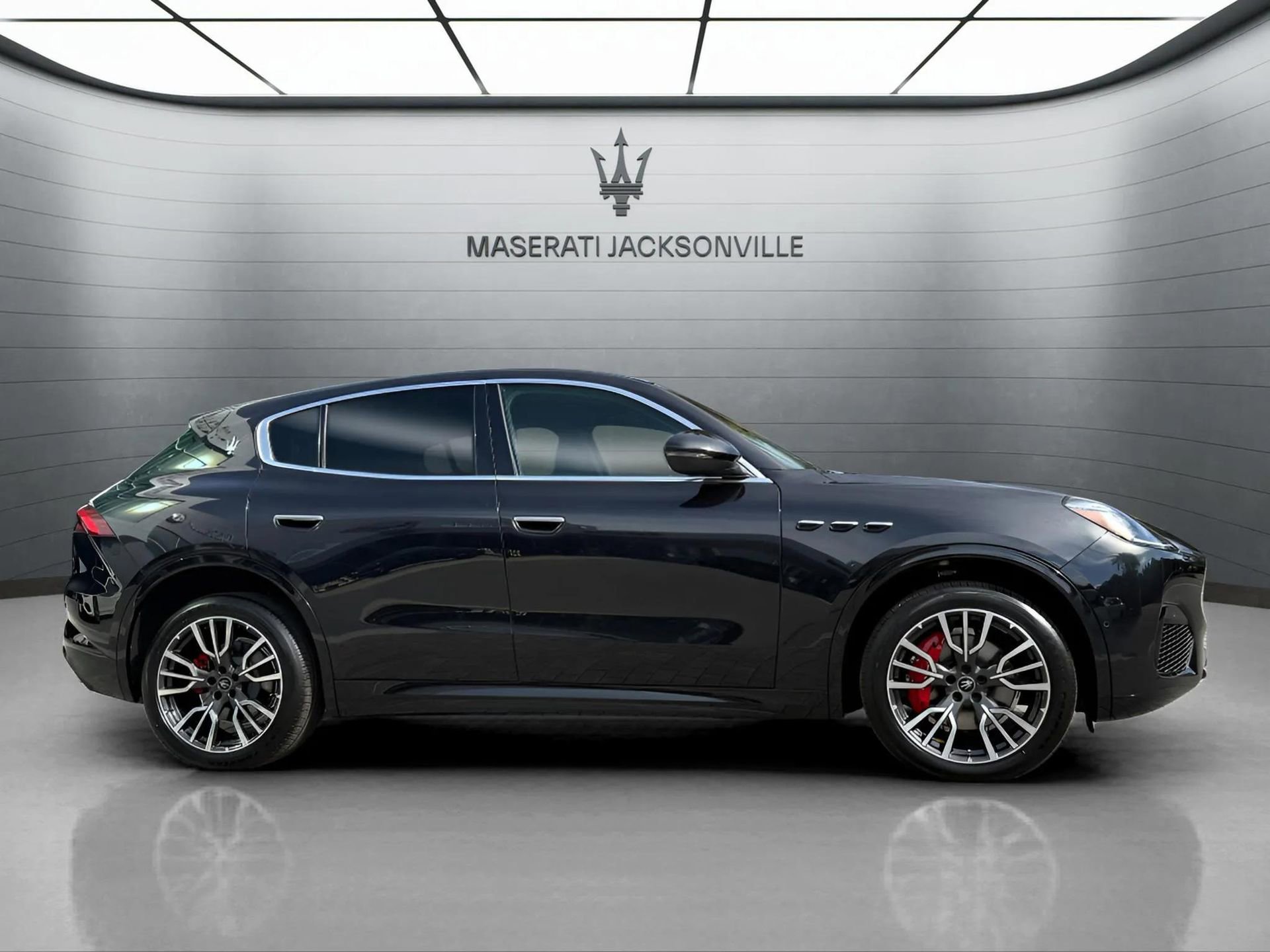 New 2025 Maserati Grecale GT image 5
