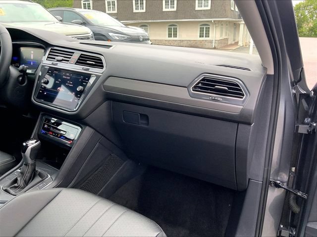 Used 2023 Volkswagen Tiguan SE w/ Panoramic Sunroof Package AWD/4WD image 21