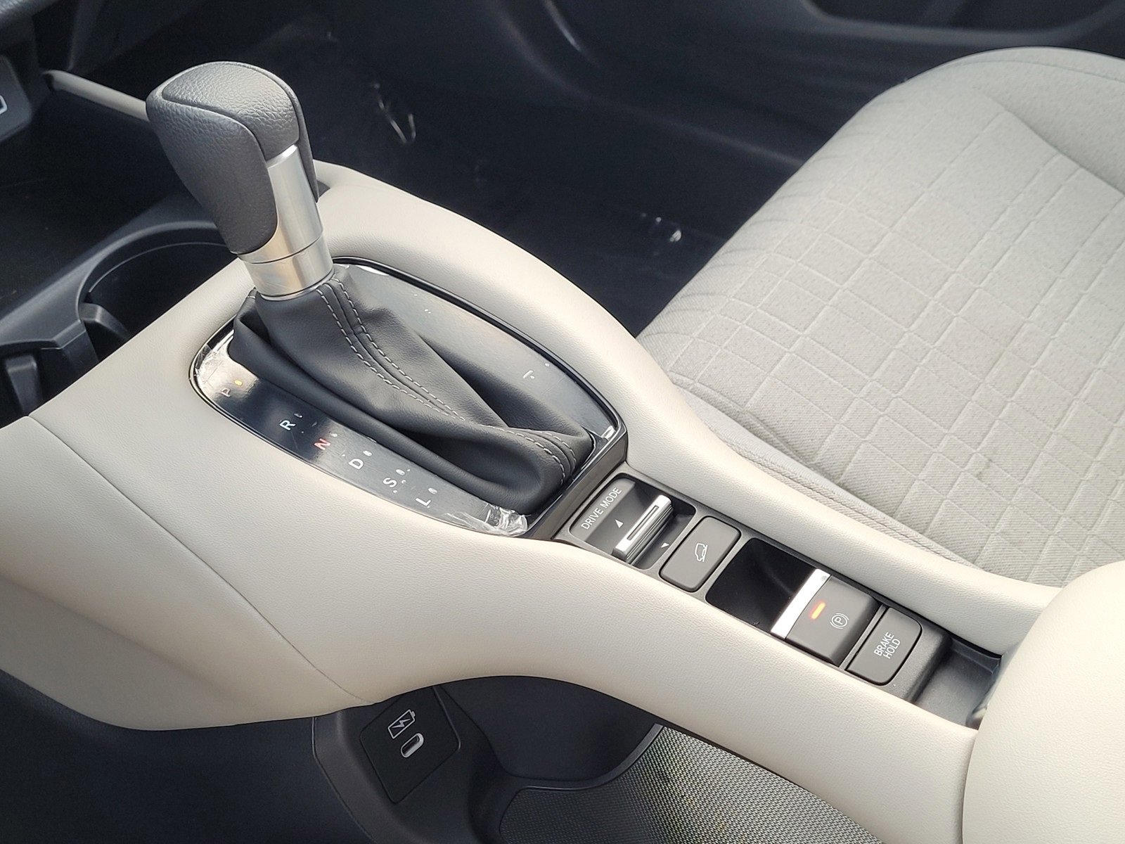 Certified 2024 Honda HR-V LX image 27