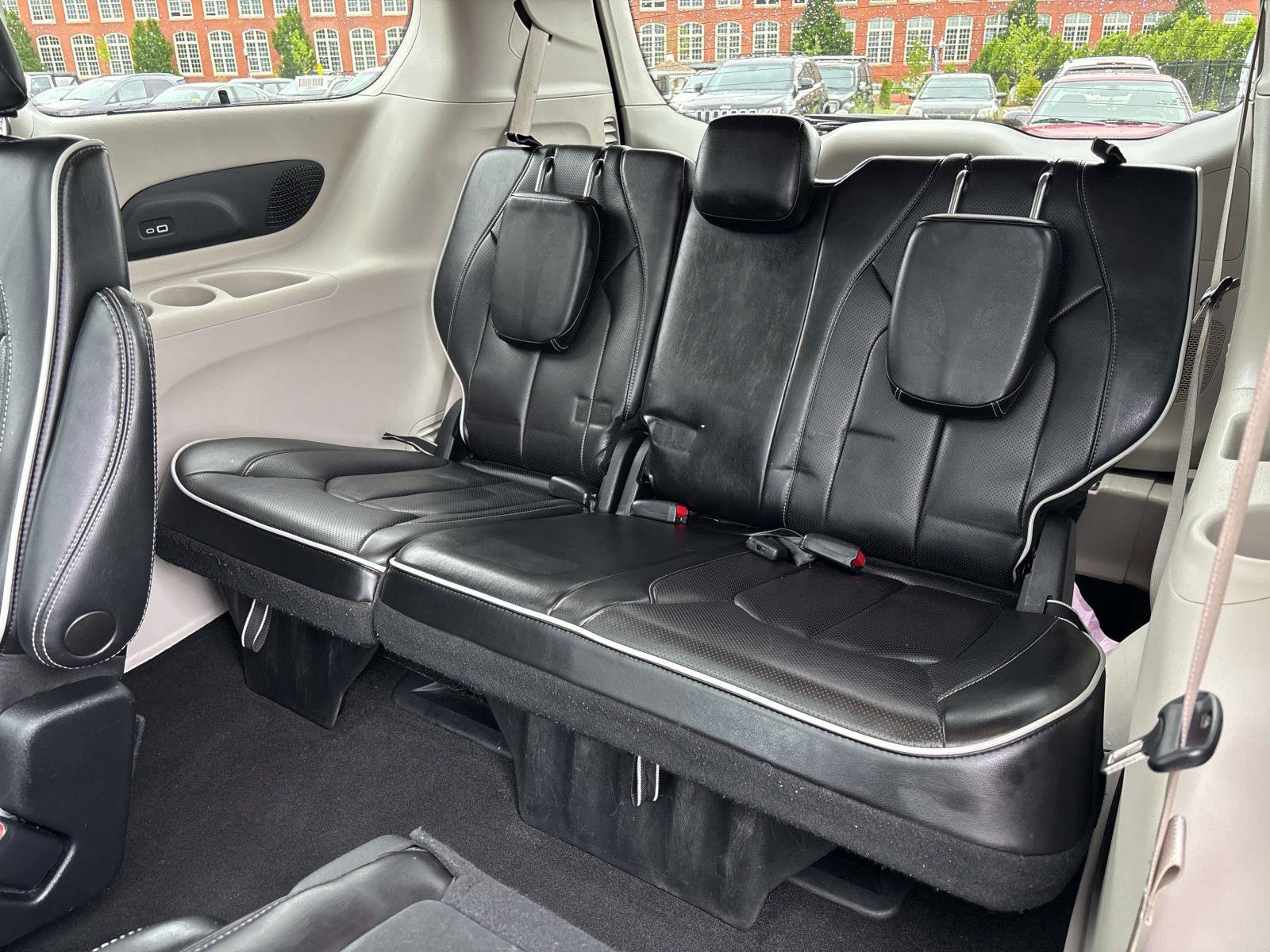 Used 2023 Chrysler Pacifica Limited image 20