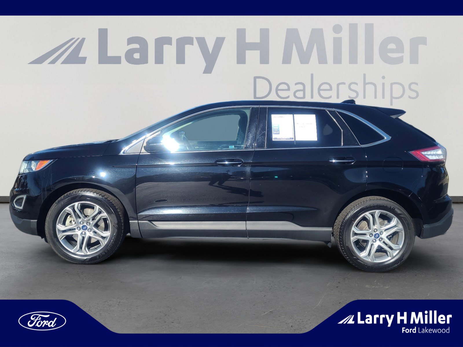 Used 2017 Ford Edge Titanium image 2