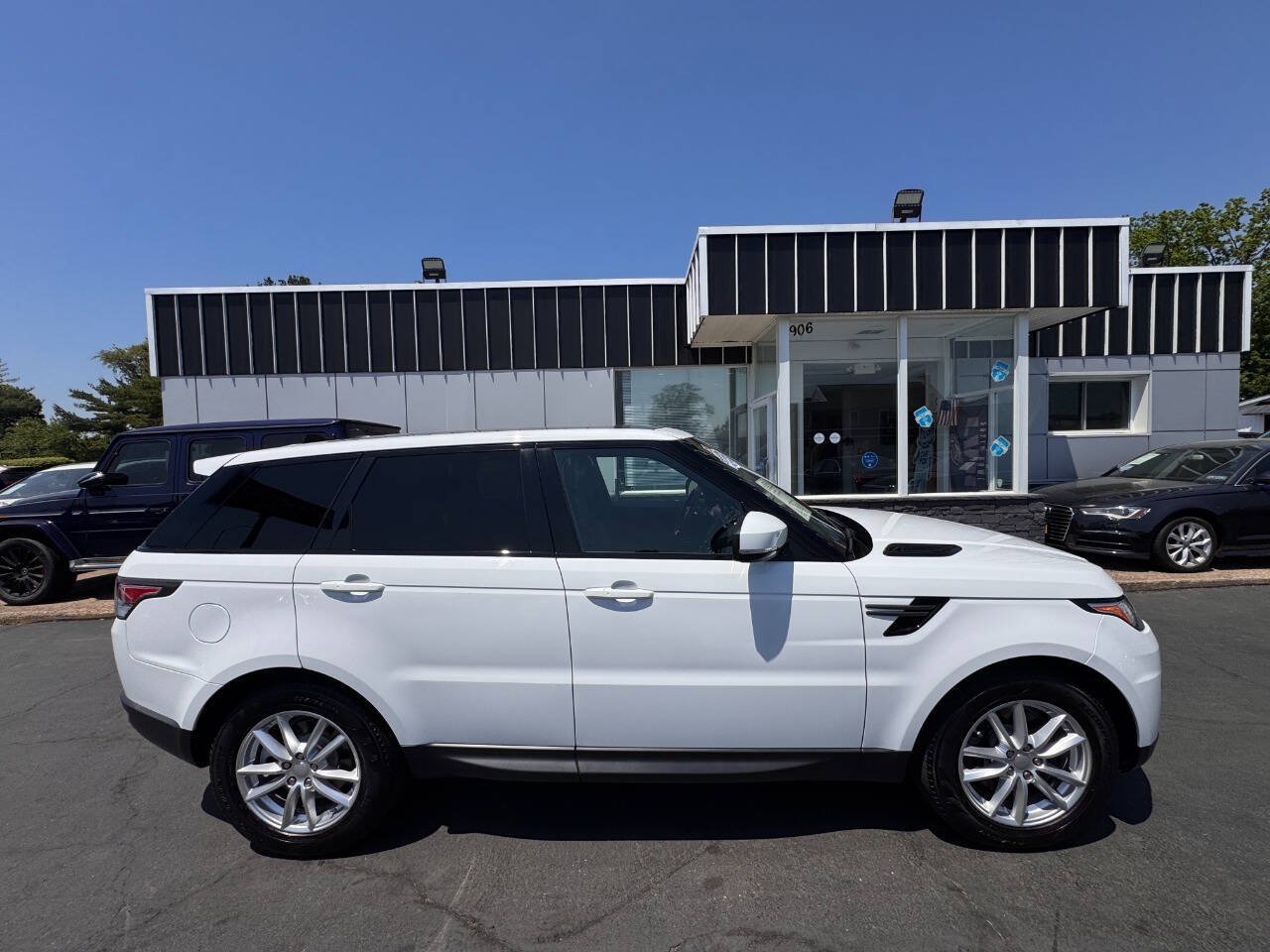 Used 2016 Land Rover Range Rover Sport SE AWD/4WD image 9