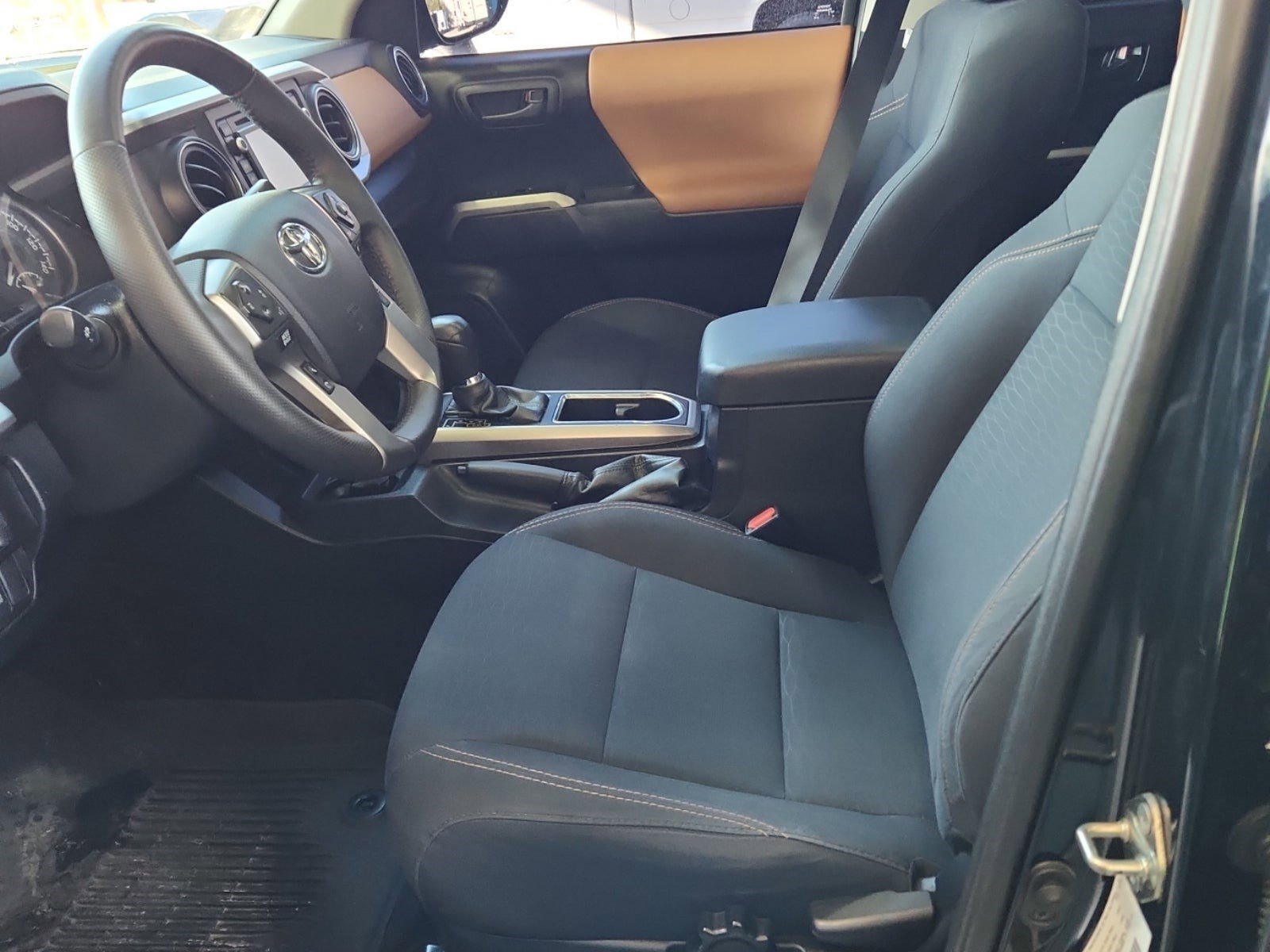 Used 2019 Toyota Tacoma Limited image 11