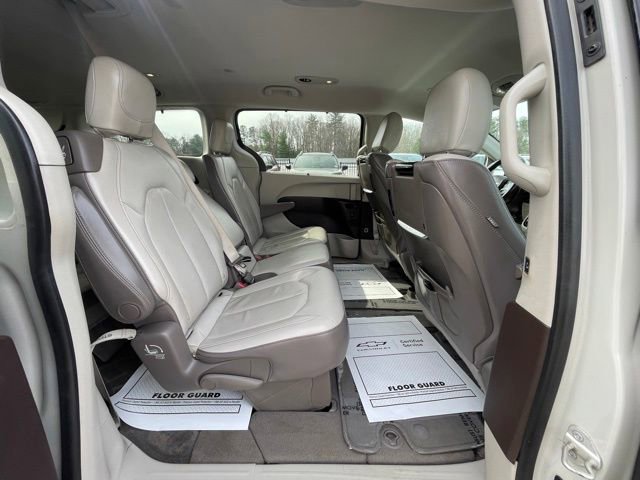 Used 2017 Chrysler Pacifica Touring-L Plus image 26