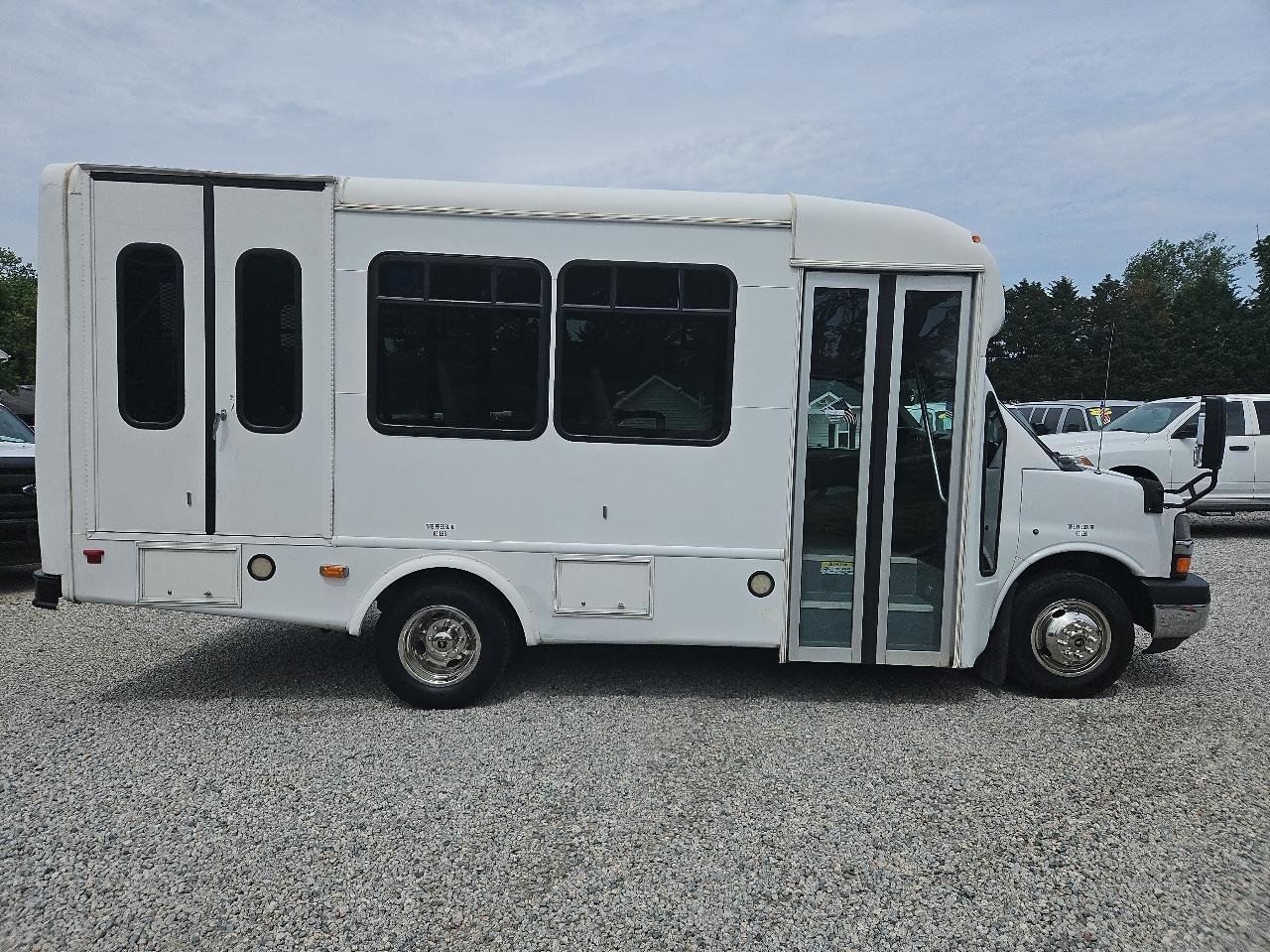 Used 2015 Chevrolet Express 3500 w/ Shuttle Bus Package RWD image 8