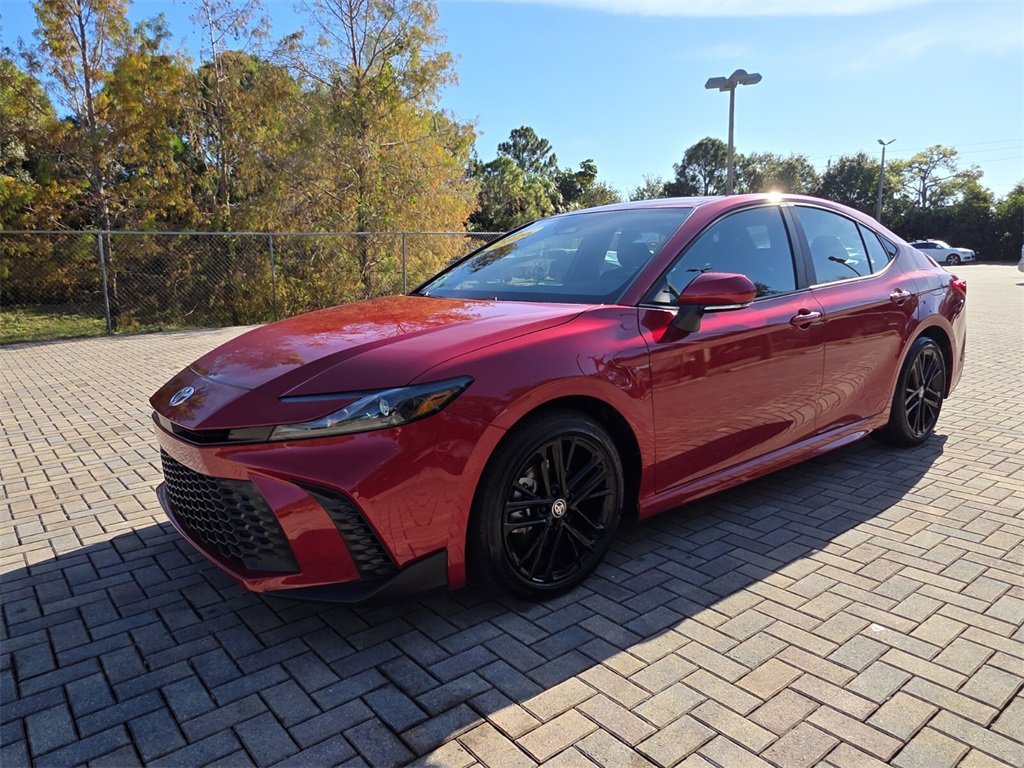 Used 2026 Toyota Camry SE image 3