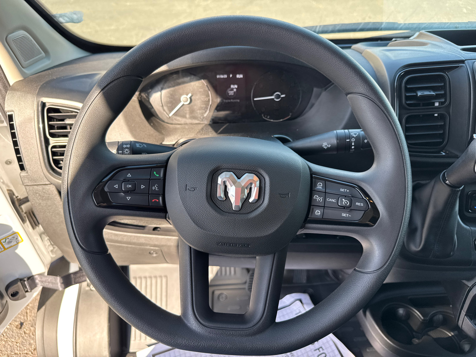 Used 2025 RAM ProMaster 2500 w/ Convenience Group image 11