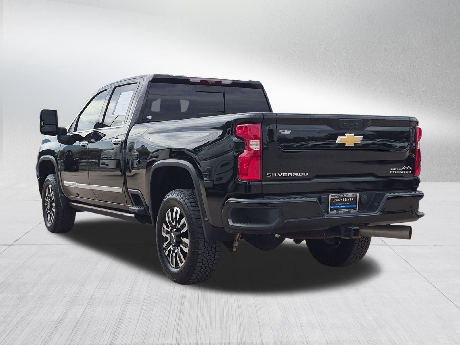 Certified 2024 Chevrolet Silverado 3500 High Country w/ High Country Premium Package AWD/4WD image 4