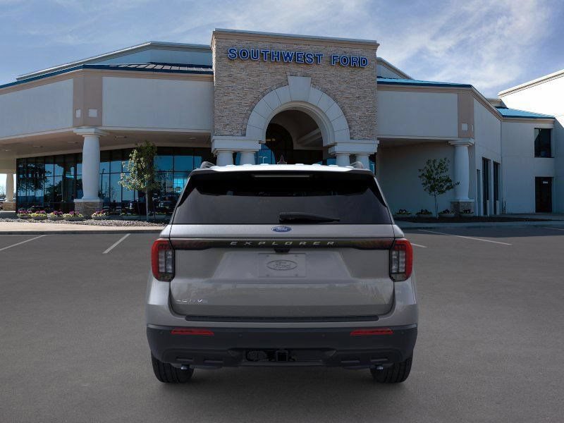 New 2026 Ford Explorer Active RWD image 5