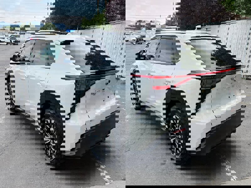 Used 2024 Toyota bZ4X XLE w/ Weather Package image 5