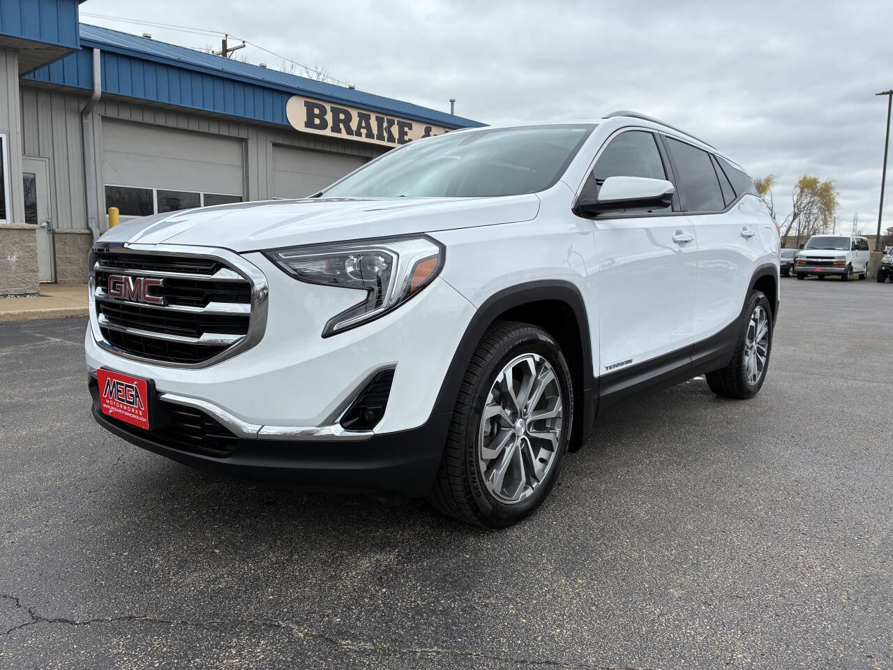 Used 2019 GMC Terrain SLT w/ Preferred Package AWD/4WD image 2
