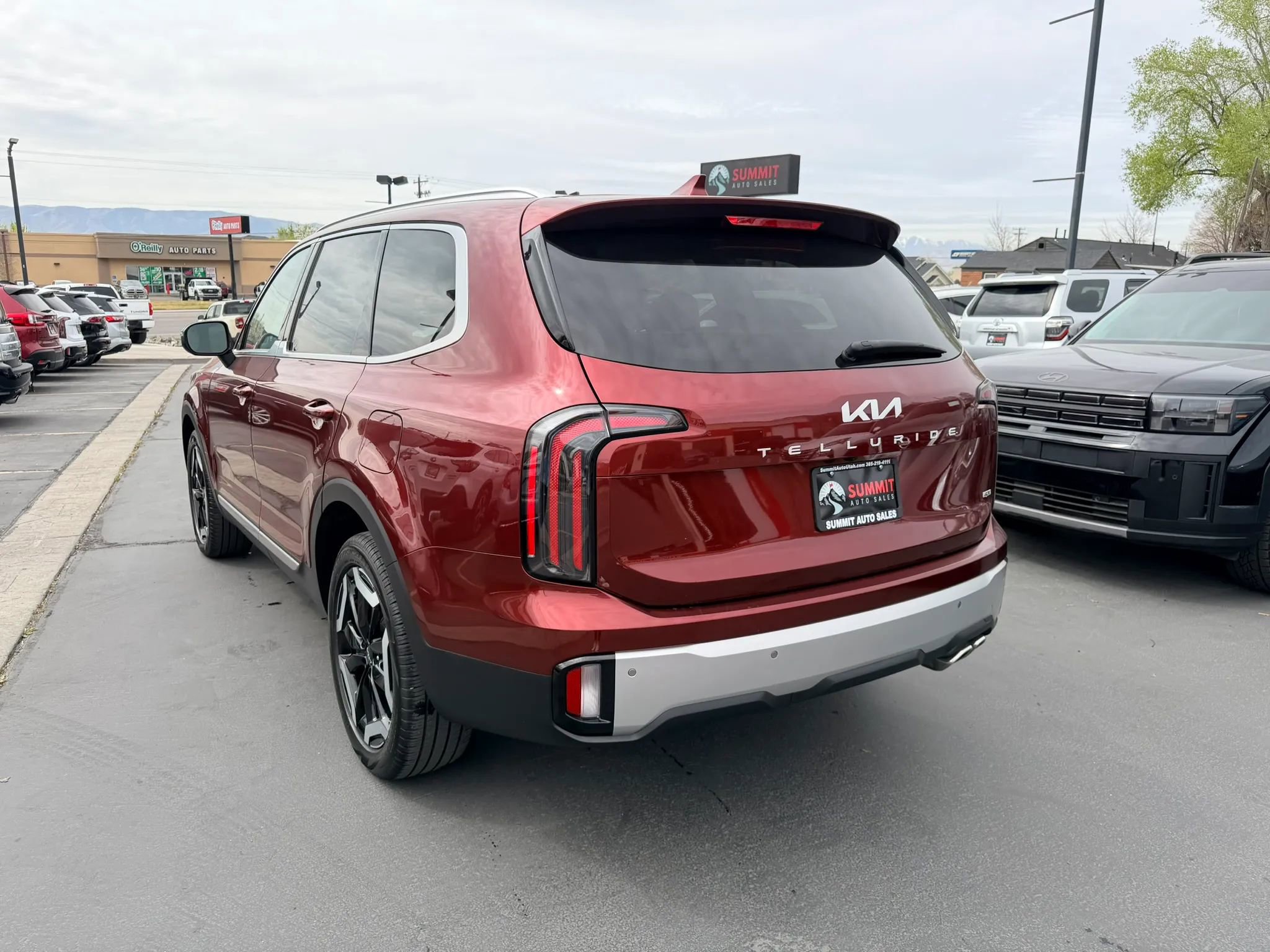 Used 2024 Kia Telluride EX w/ EX Captain's Chair Package image 6