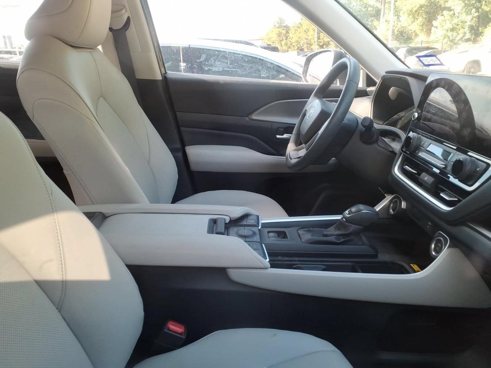 Used 2025 Toyota Grand Highlander AWD image 8