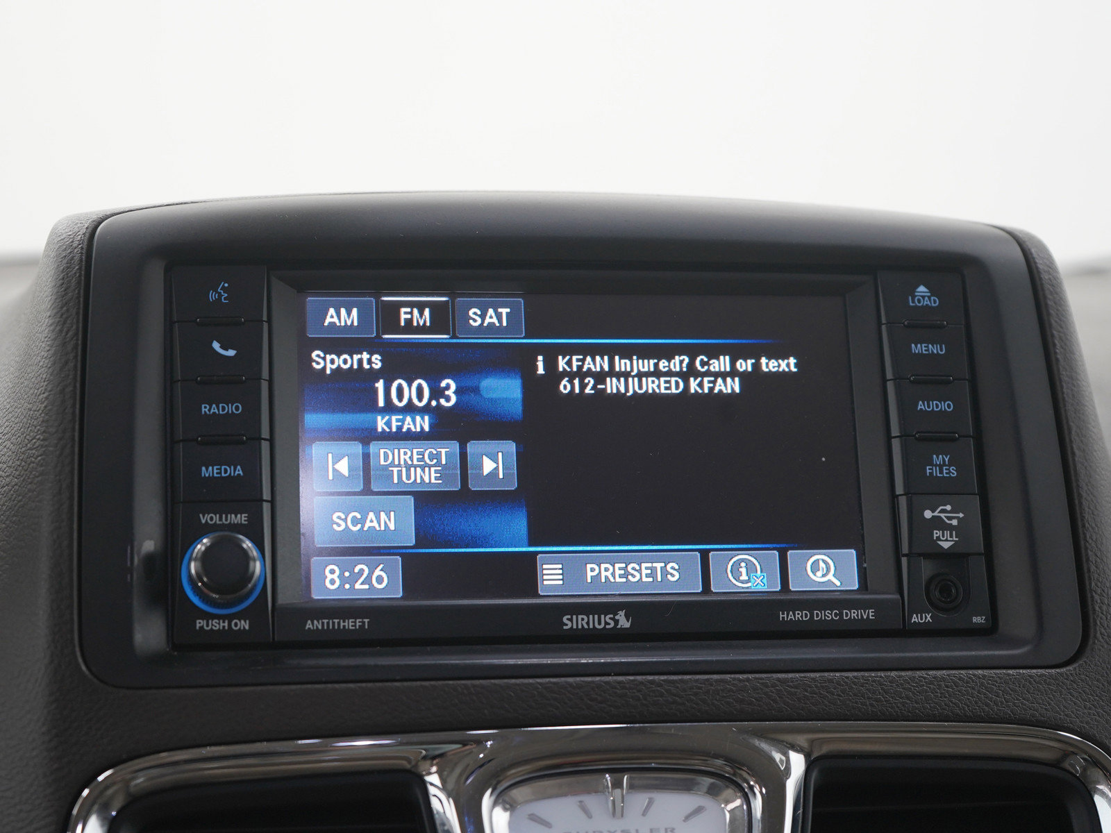 Used 2014 Chrysler Town & Country Touring FWD image 20