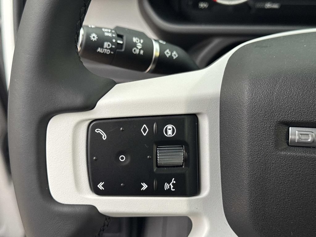 New 2026 Land Rover Defender 110 X-Dynamic SE AWD/4WD image 31