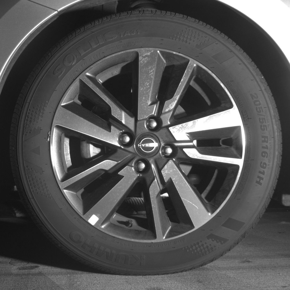 Used 2025 Nissan Versa SV image 12