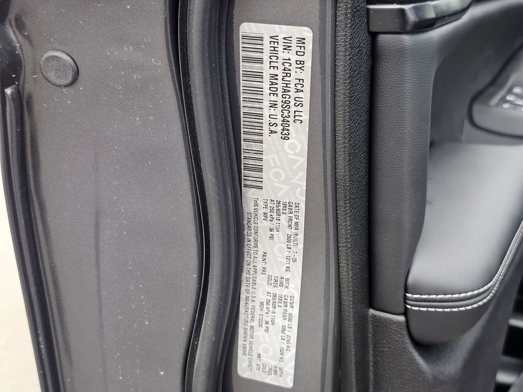 New 2025 Jeep Grand Cherokee Laredo X w/ Luxury Tech Group I AWD/4WD image 29
