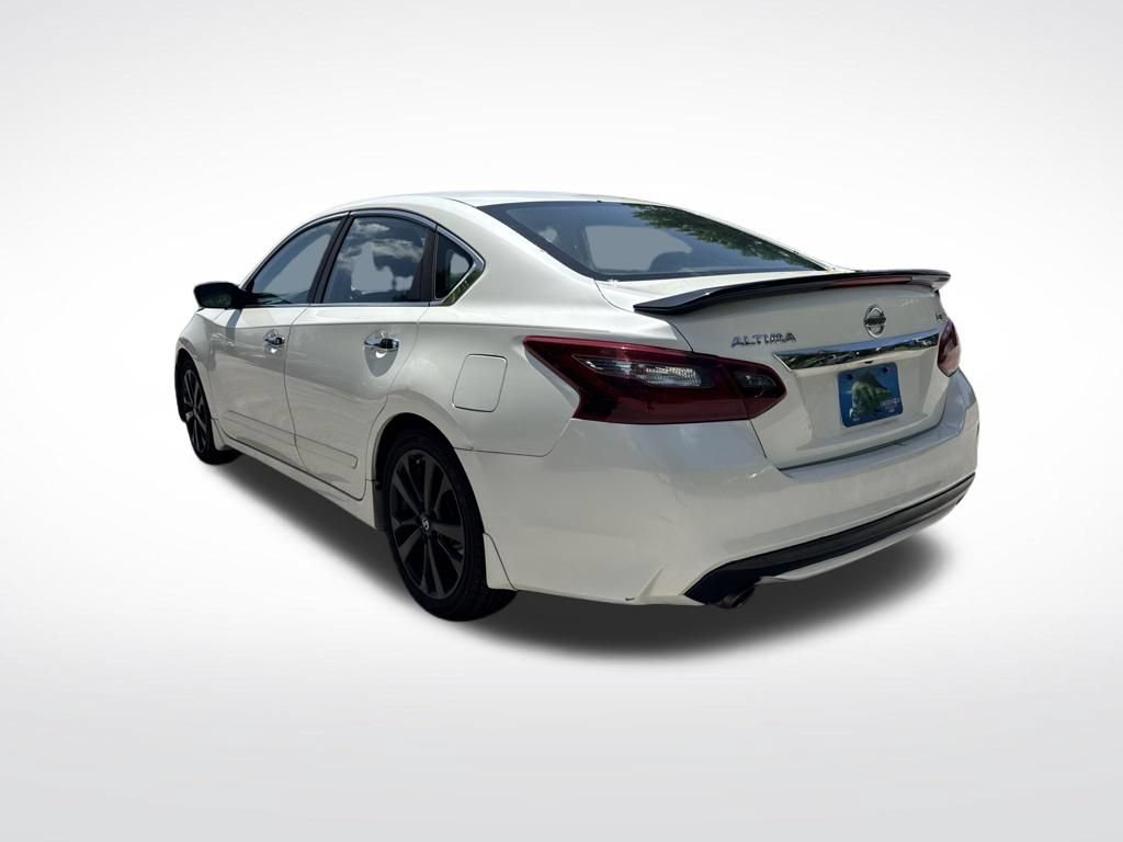 Used 2017 Nissan Altima 2.5 SR w/ Midnight Edition Package FWD image 6