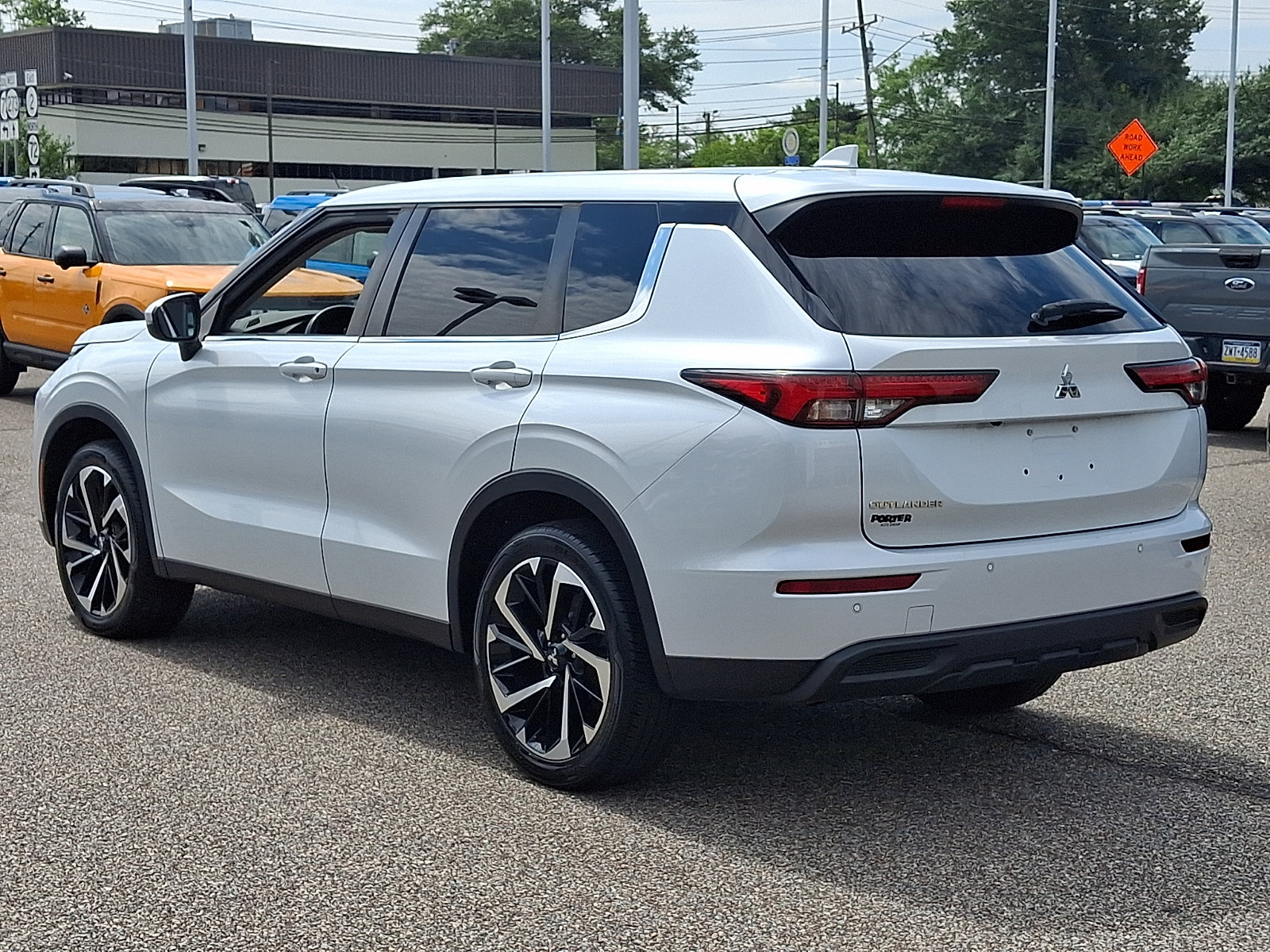Used 2022 Mitsubishi Outlander ES AWD/4WD image 7