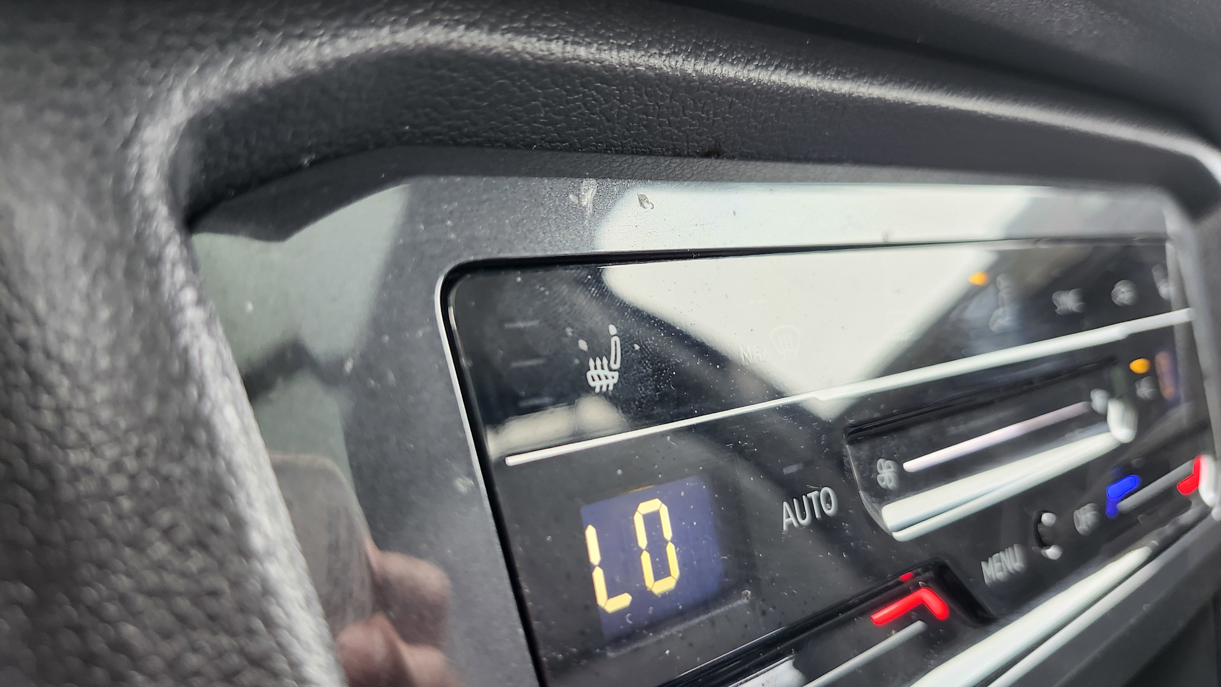 Used 2023 Volkswagen Tiguan SE R-Line image 8