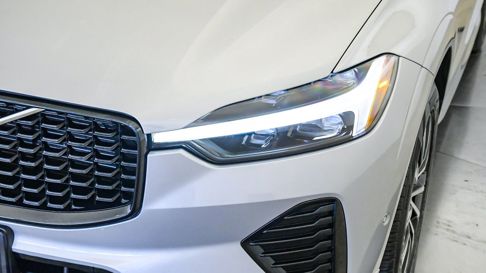 Certified 2025 Volvo XC60 B5 Plus image 9