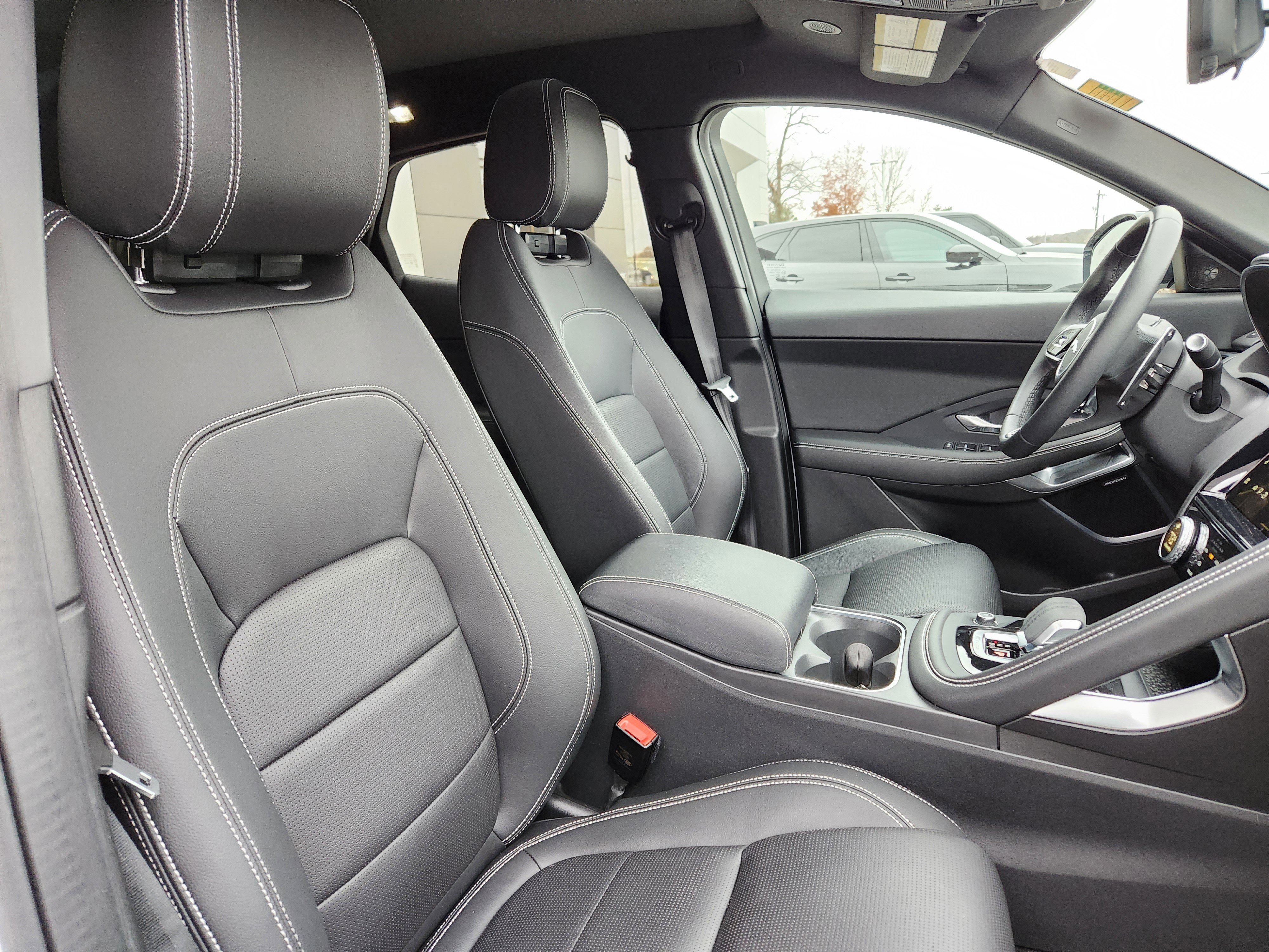 Certified 2024 Jaguar E-PACE R-Dynamic SE image 16