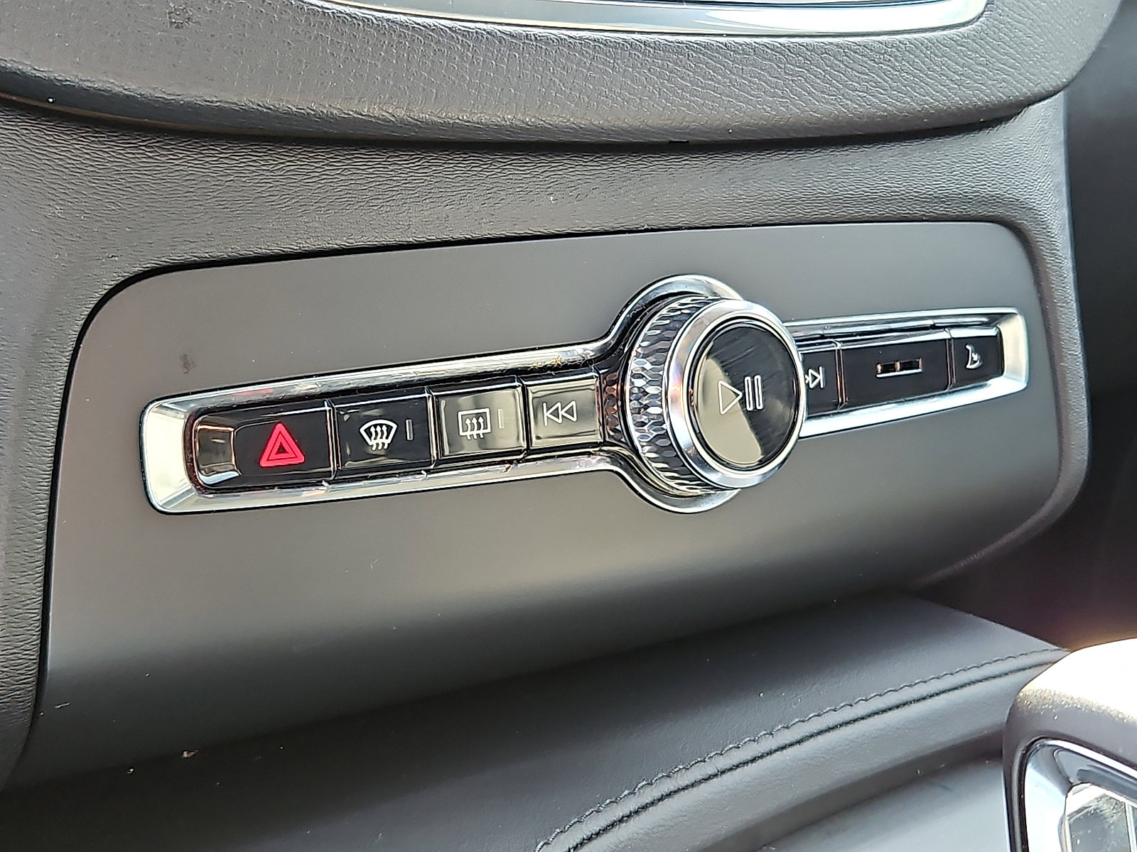 Certified 2024 Volvo XC90 B5 Core w/ Protection Package Premier AWD/4WD image 16