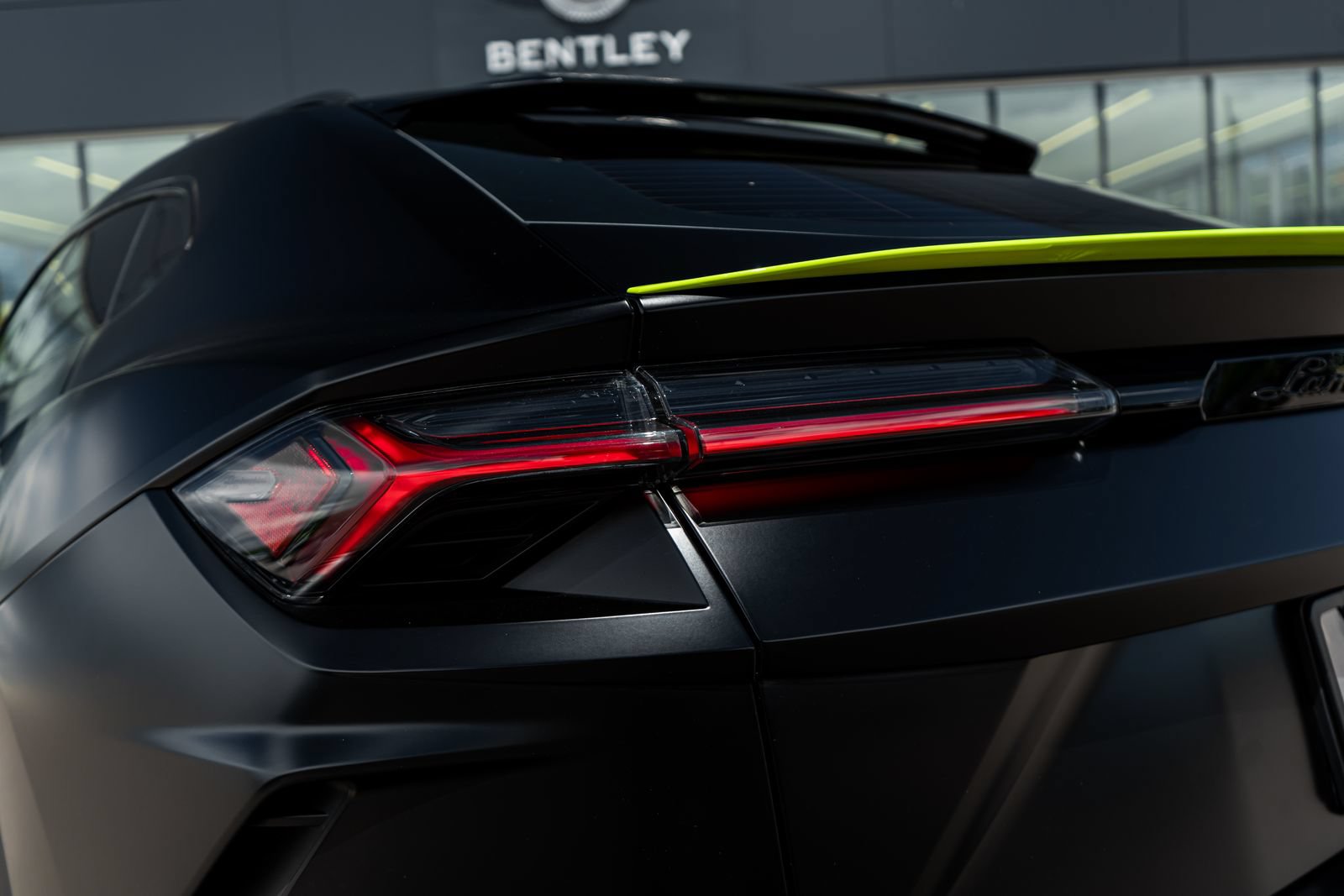 Used 2022 Lamborghini Urus AWD/4WD image 12