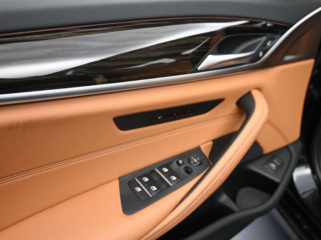 Used 2022 BMW 530i xDrive w/ Convenience Package image 9