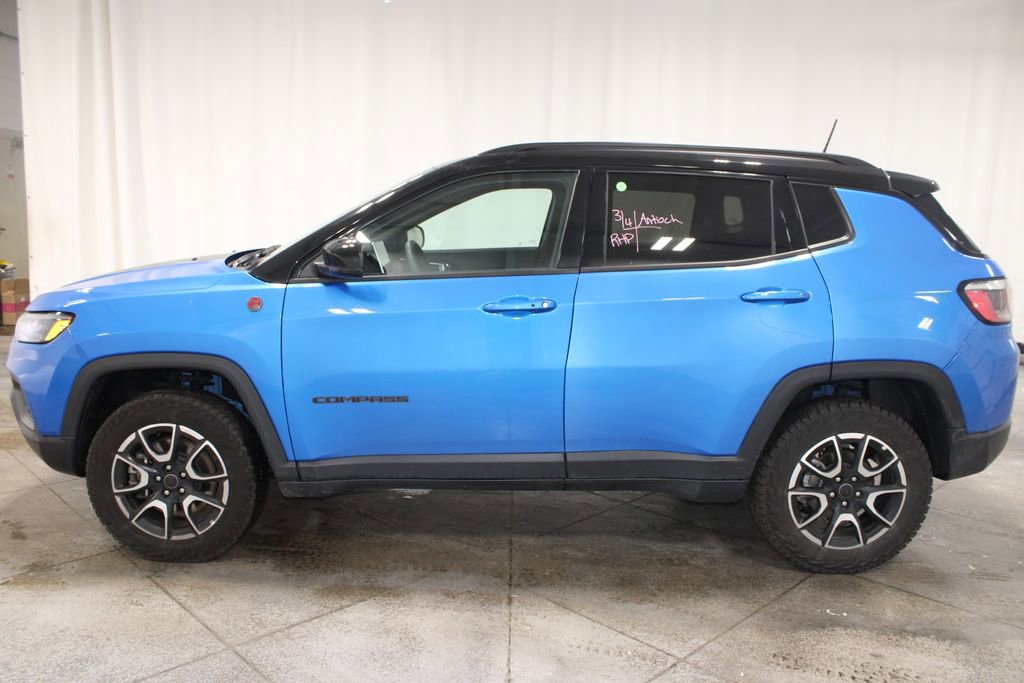 Used 2025 Jeep Compass Trailhawk image 6