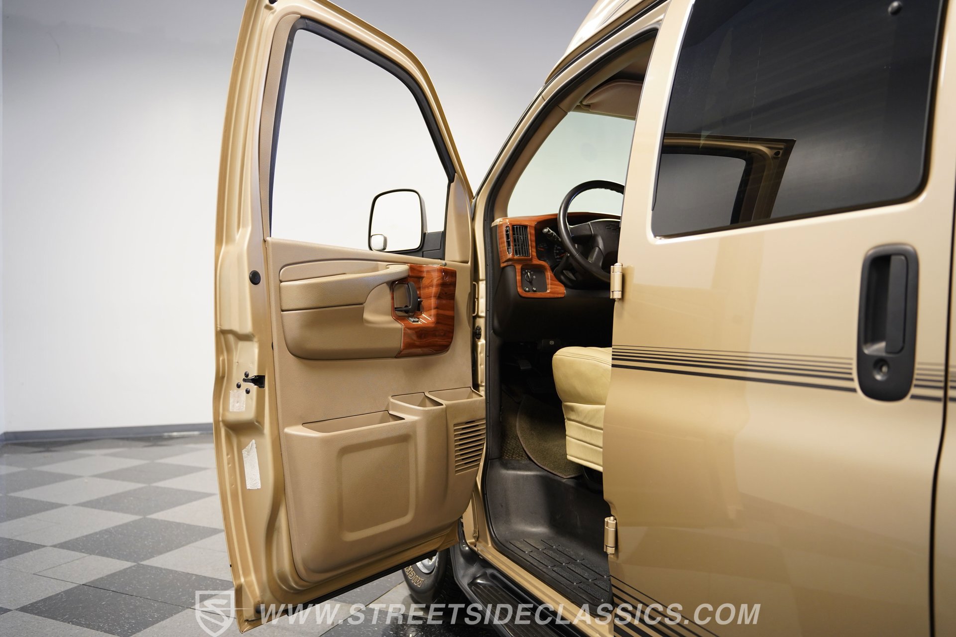 Used 2006 Chevrolet Express 1500 w/ Preferred Equipment Group image 35