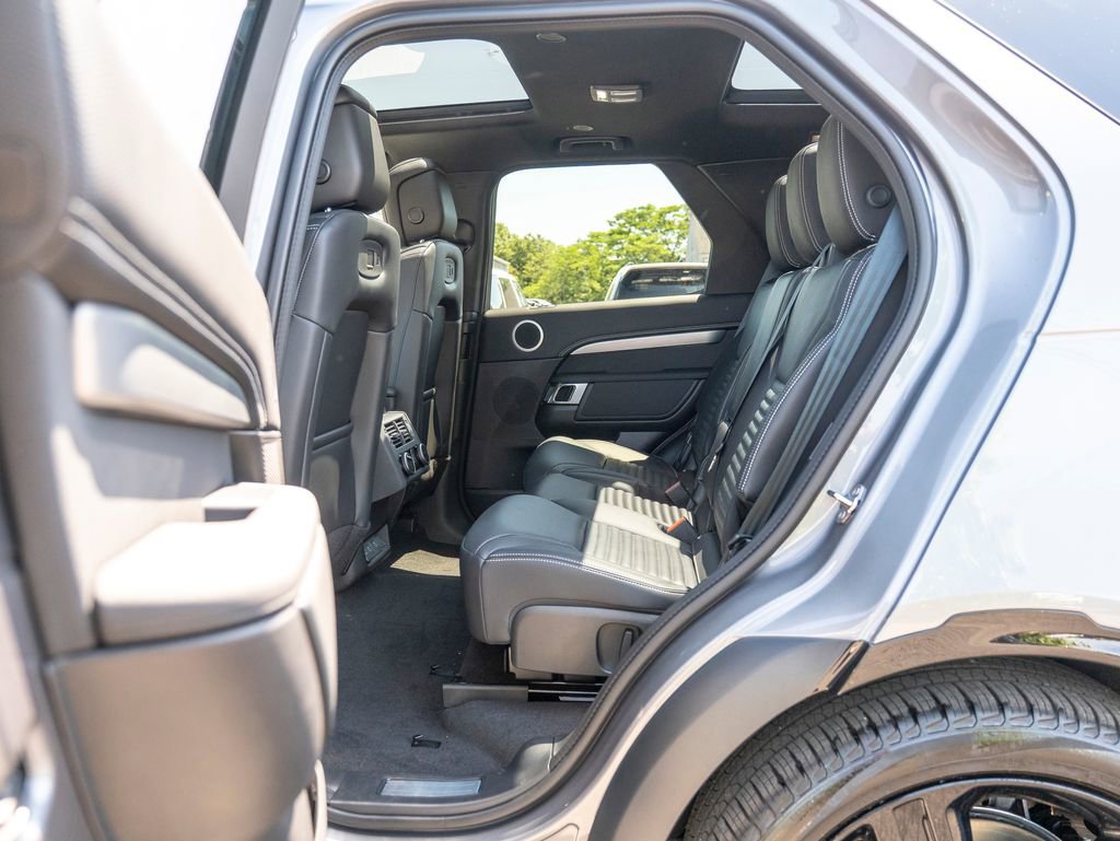 New 2025 Land Rover Discovery Dynamic SE image 20