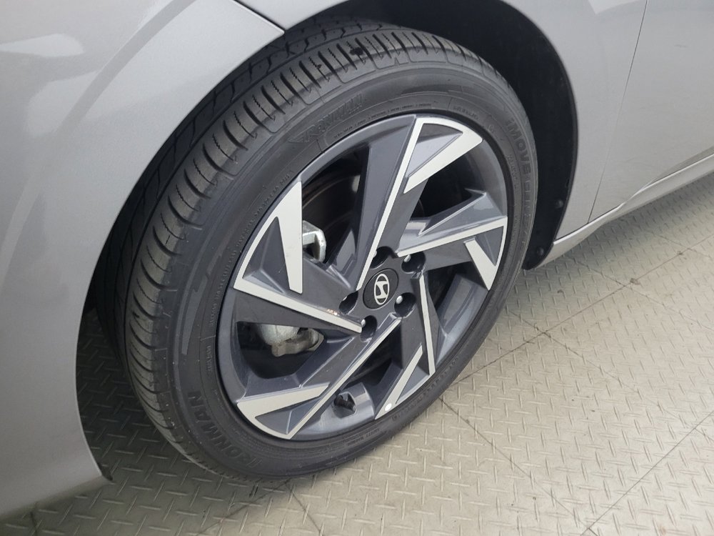Used 2025 Hyundai Elantra Limited FWD image 31