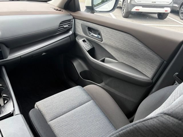 Used 2023 Nissan Rogue SV AWD/4WD image 33