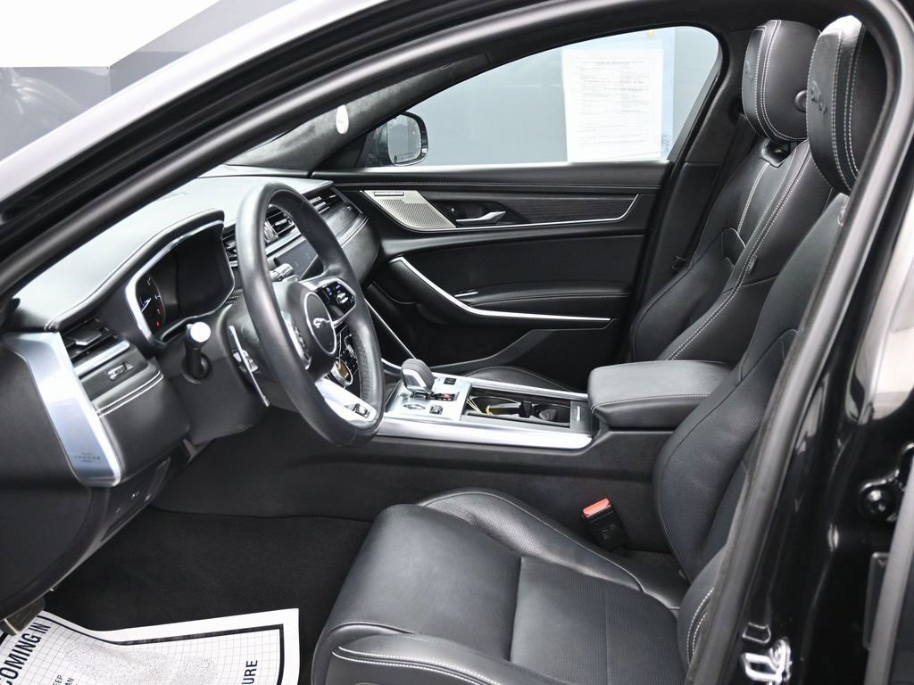 Used 2022 Jaguar XF R-Dynamic SE image 16