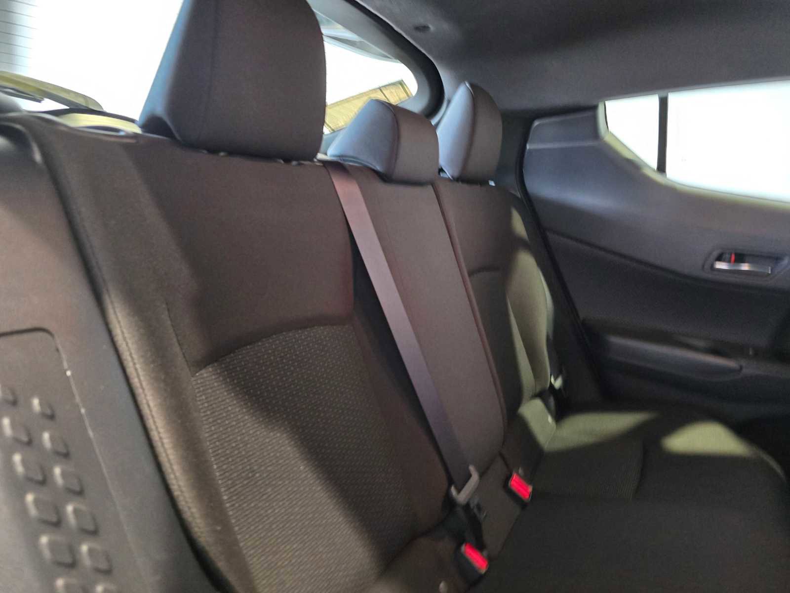 Used 2019 Toyota C-HR LE image 16