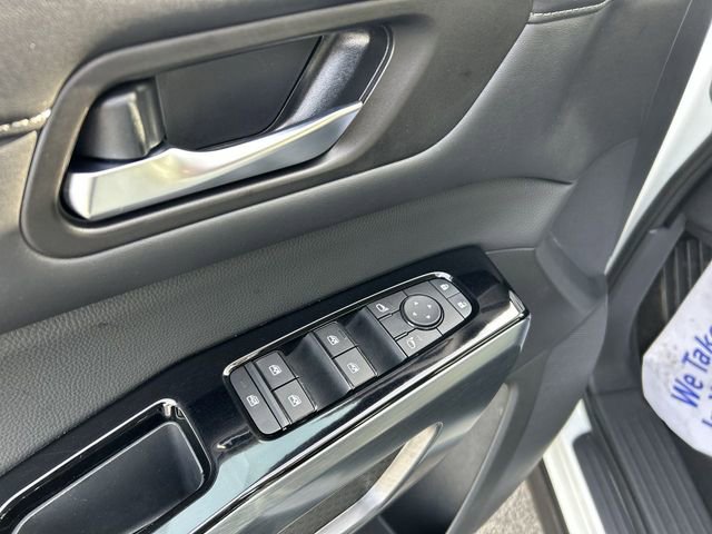 Used 2024 Nissan Pathfinder SL w/ Black Appearance Package image 16