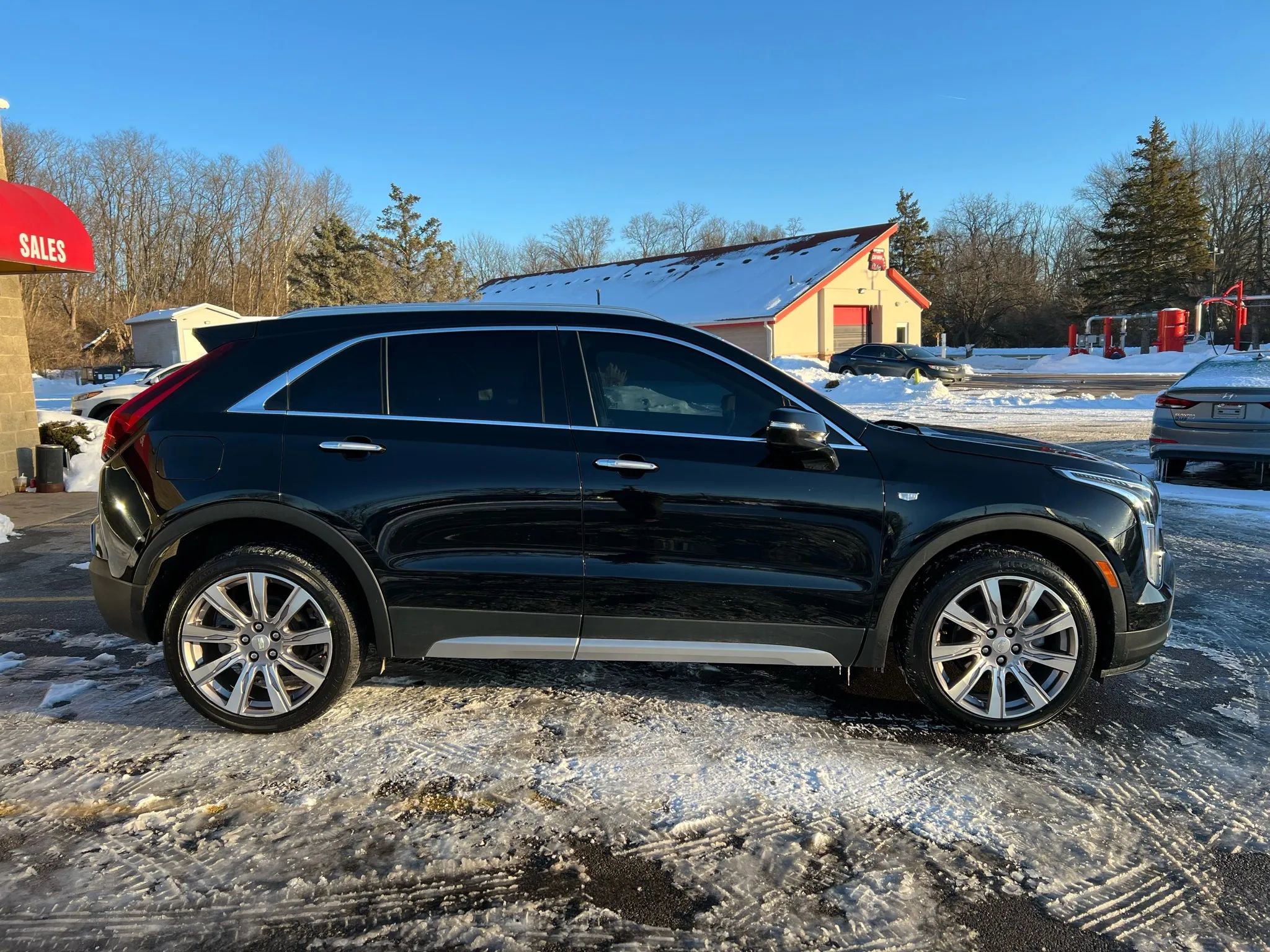 Used 2021 Cadillac XT4 Premium Luxury w/ Cold Weather Package image 4