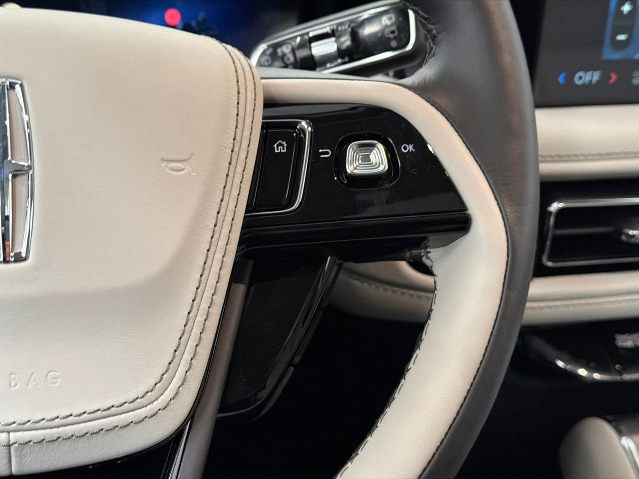 New 2026 Lincoln Aviator AWD image 25