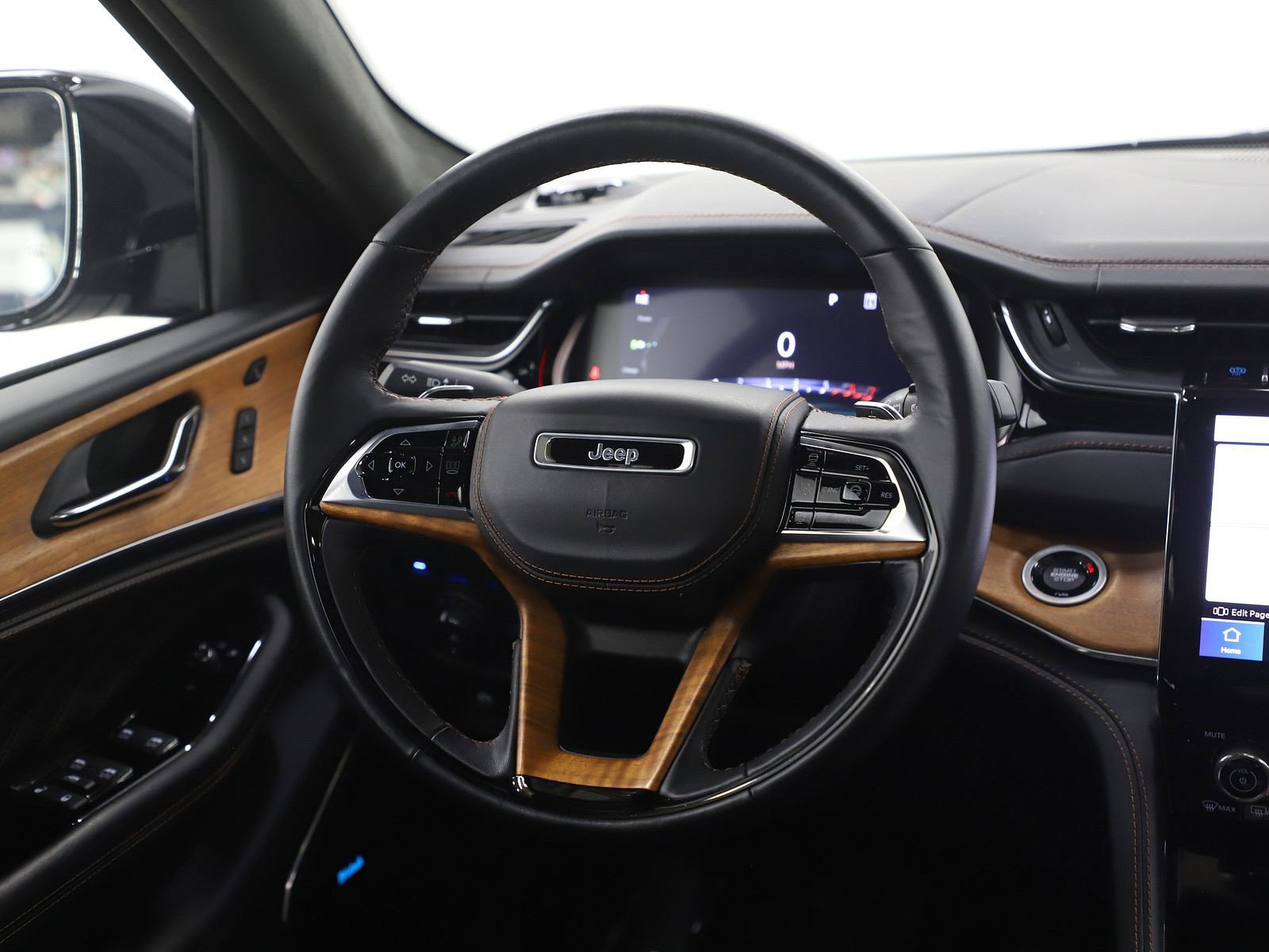 Used 2024 Jeep Grand Cherokee Summit AWD/4WD image 14