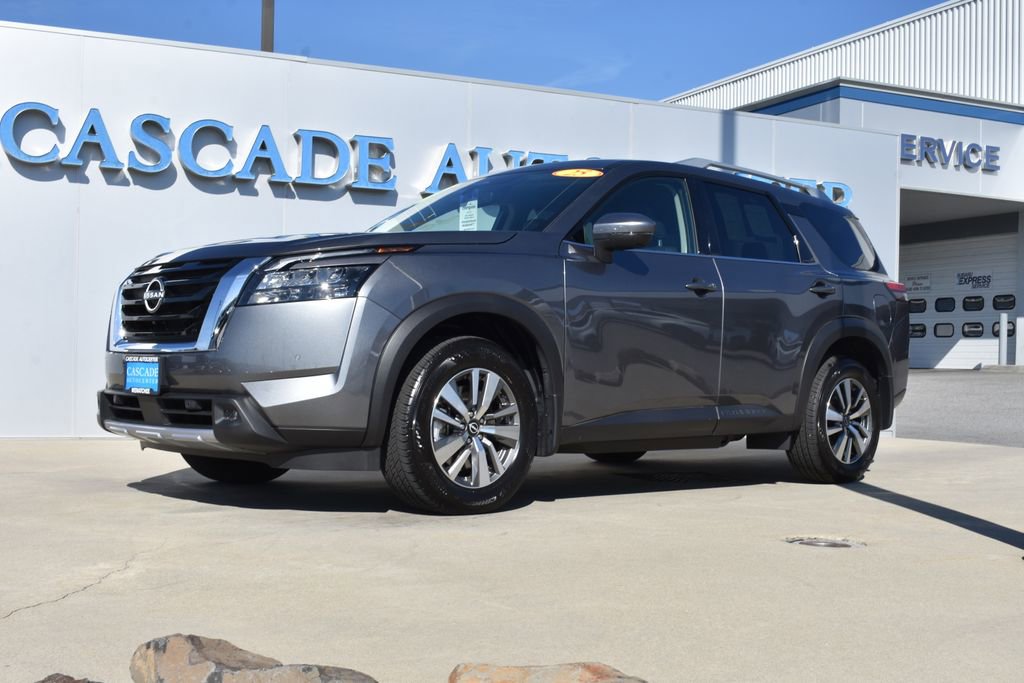 Used 2025 Nissan Pathfinder SL AWD/4WD image 1