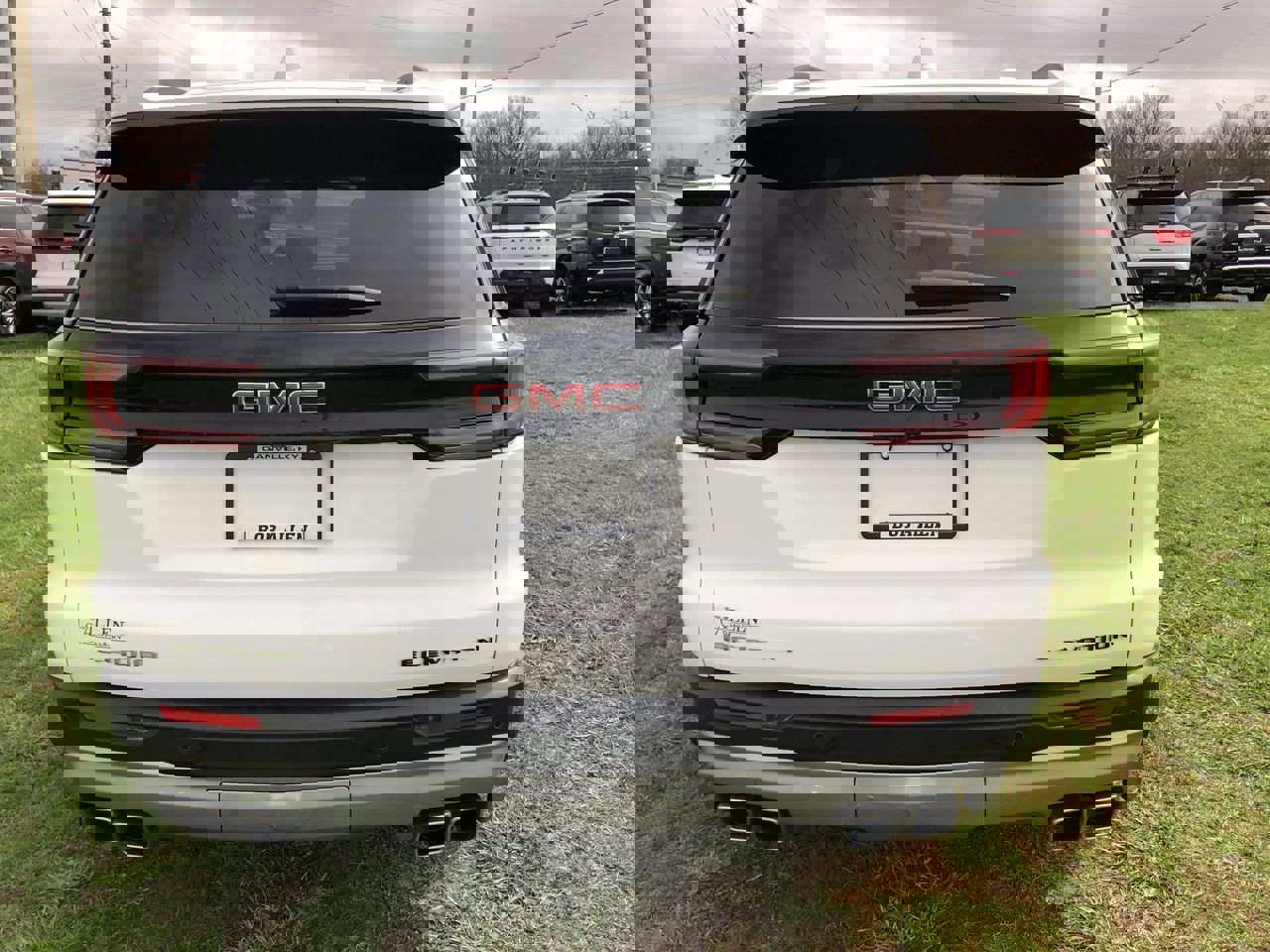 Used 2025 GMC Acadia Elevation image 11