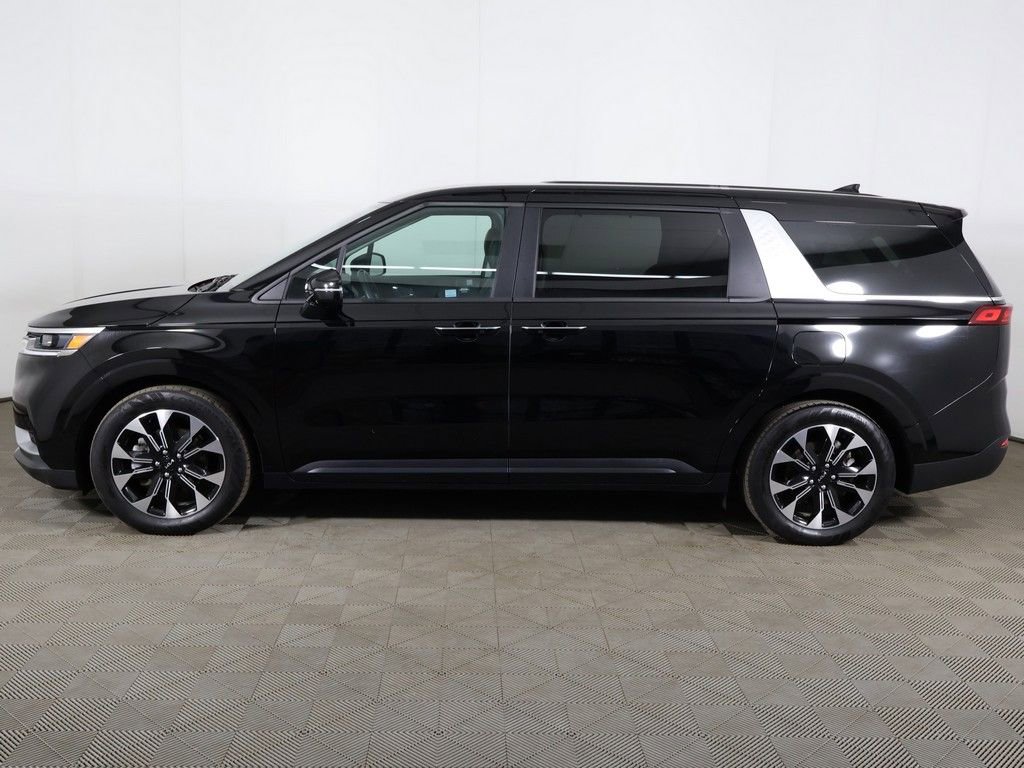 Used 2023 Kia Carnival EX FWD image 17