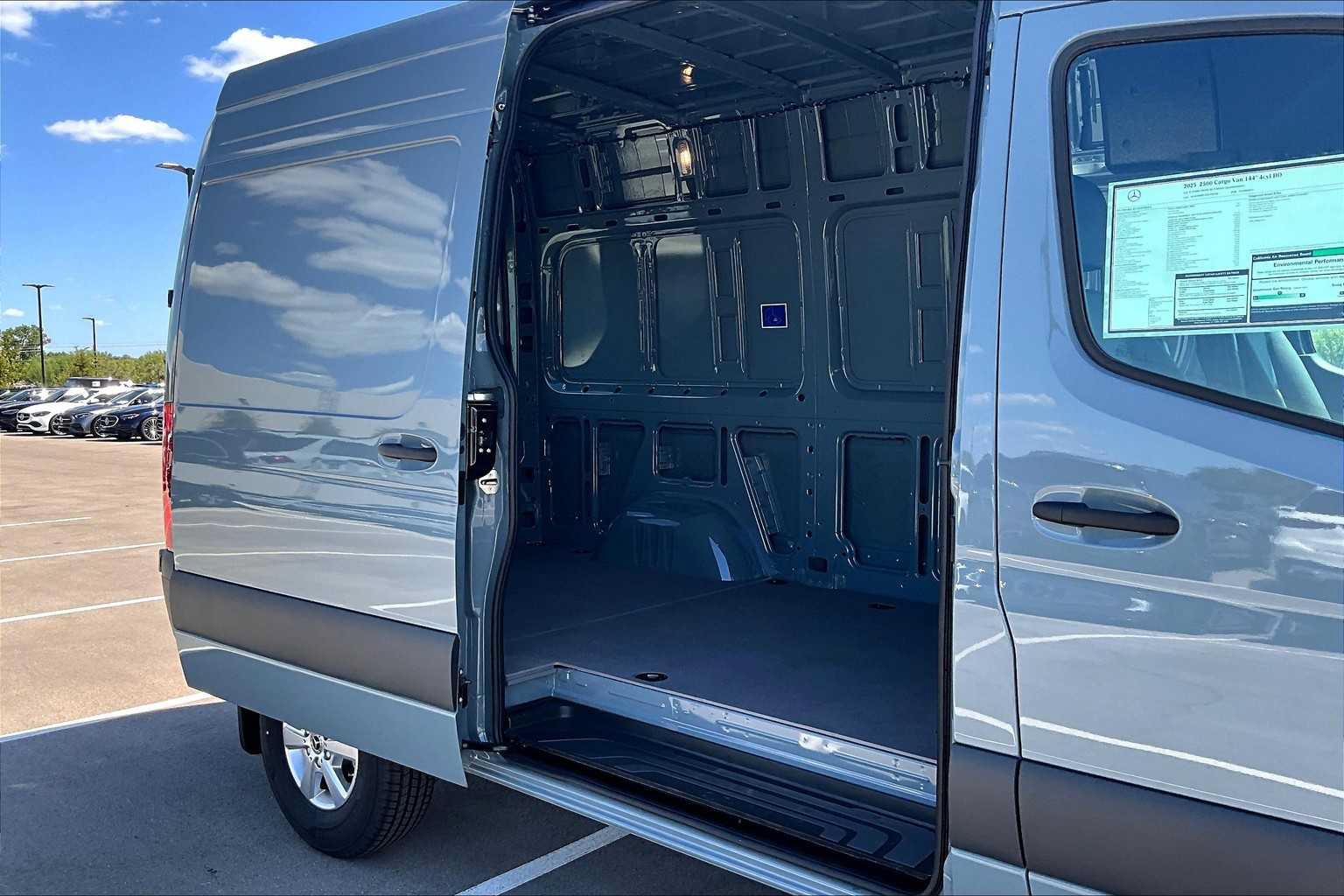 Used 2025 Mercedes-Benz Sprinter 2500 image 19