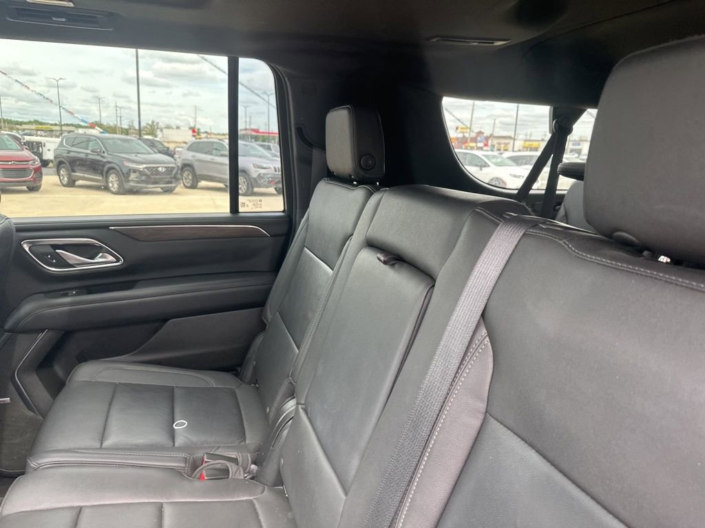 Used 2022 Chevrolet Suburban LT w/ Luxury Package AWD/4WD image 19